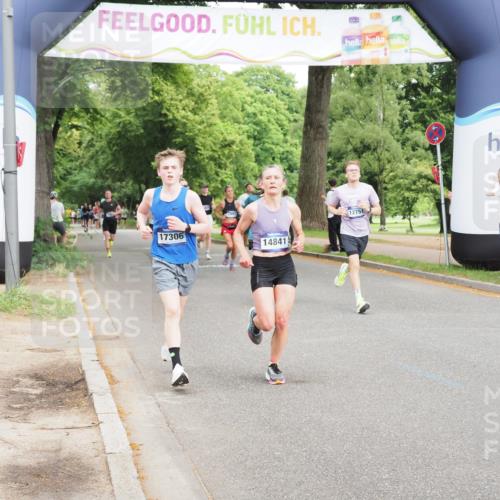 29.06.2025 - hella hamburg halbmarathon MichiJ http://msf.ph/oto/8221084 29.06.2025 10:24:22 Zwischen KM18-KM19 1562, 5554, 6032, 12751, 14841, 15115, 17306, 18220 meine-sportfotos.de