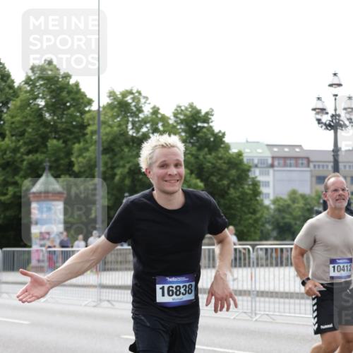 29.06.2025 - hella hamburg halbmarathon Jannik Wohlers http://msf.ph/oto/8221122 29.06.2025 10:27:20 Lombardsbrücke 2080, 3389, 5177, 6214, 7764, 7978, 8085, 9688, 10158, 10412, 10413, 12823, 13043, 13860, 14206, 15607, 16569, 16804, 16838, 17427, 17791, 18012, 18301, 18626 meine-sportfotos.de