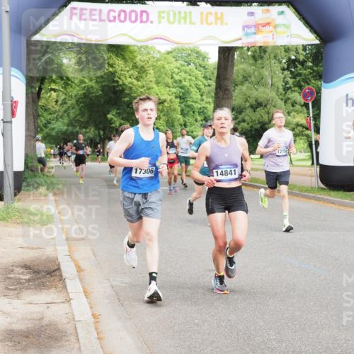29.06.2025 - hella hamburg halbmarathon MichiJ http://msf.ph/oto/8221132 29.06.2025 10:24:22 Zwischen KM18-KM19 1562, 5554, 6032, 12751, 14841, 15115, 17306, 18220 meine-sportfotos.de