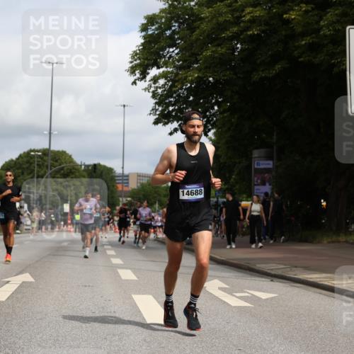 29.06.2025 - hella hamburg halbmarathon Yannick Fuchs http://msf.ph/oto/8221146 29.06.2025 10:33:02 20KM 1042, 1615, 1688, 1710, 2262, 2296, 2745, 2849, 3014, 3431, 3530, 4148, 5091, 5248, 6095, 6684, 7110, 7229, 8002, 8091, 11049, 11379, 12915, 13755, 14688, 14992, 15372, 16075, 17154, 17623, 17722, 18529, 18584, 18761 meine-sportfotos.de