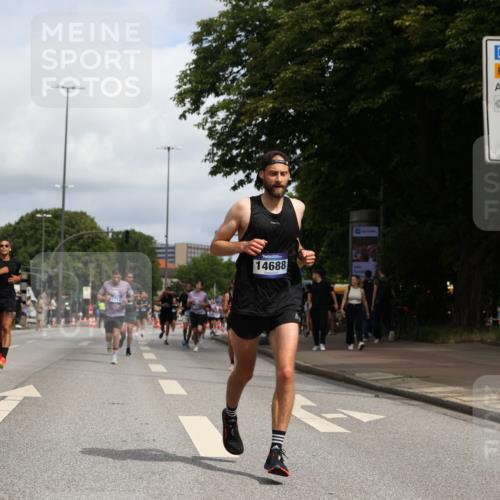 29.06.2025 - hella hamburg halbmarathon Yannick Fuchs http://msf.ph/oto/8221160 29.06.2025 10:33:02 20KM 1042, 1615, 1688, 1710, 2262, 2296, 2745, 2849, 3014, 3431, 3530, 4148, 5091, 5248, 6095, 6684, 7110, 7229, 8002, 8091, 11049, 11379, 12915, 13755, 14688, 14992, 15372, 16075, 17154, 17623, 17722, 18529, 18584, 18761 meine-sportfotos.de