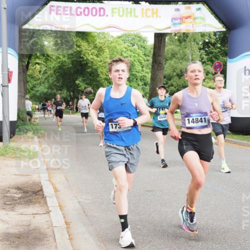 29.06.2025 - hella hamburg halbmarathon MichiJ http://msf.ph/oto/8221196 29.06.2025 10:24:23 Zwischen KM18-KM19 1562, 1889, 4944, 5554, 6032, 12751, 14841, 17306, 18220 meine-sportfotos.de