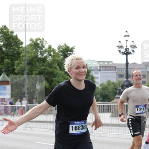 29.06.2025 - hella hamburg halbmarathon Jannik Wohlers http://msf.ph/oto/8221222 29.06.2025 10:27:20 Lombardsbrücke 2080, 3389, 5177, 6214, 7764, 7978, 8085, 9688, 10158, 10412, 10413, 12823, 13043, 13860, 14206, 15607, 16569, 16804, 16838, 17427, 17791, 18012, 18301, 18626 meine-sportfotos.de