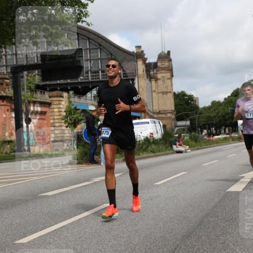29.06.2025 - hella hamburg halbmarathon Yannick Fuchs http://msf.ph/oto/8221225 29.06.2025 10:33:06 20KM 1042, 1615, 1688, 1710, 2262, 2296, 2719, 2745, 2849, 3014, 3431, 3530, 4148, 5091, 5248, 6095, 6684, 7110, 8091, 10218, 11049, 11281, 11379, 12137, 12915, 13755, 14688, 14992, 15372, 16075, 16280, 17154, 17623, 17722, 18761 meine-sportfotos.de