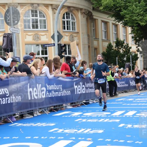 29.06.2025 - hella hamburg halbmarathon Strokosch-Dieckow http://msf.ph/oto/8221264 29.06.2025 10:29:07 Ziel 3043, 8473, 10171, 10351, 16157, 18874, 19194 meine-sportfotos.de