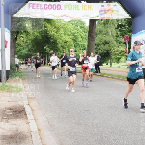 29.06.2025 - hella hamburg halbmarathon MichiJ http://msf.ph/oto/8221285 29.06.2025 10:24:24 Zwischen KM18-KM19 1562, 1889, 4944, 5554, 6032, 12751, 14841, 17306, 18220 meine-sportfotos.de
