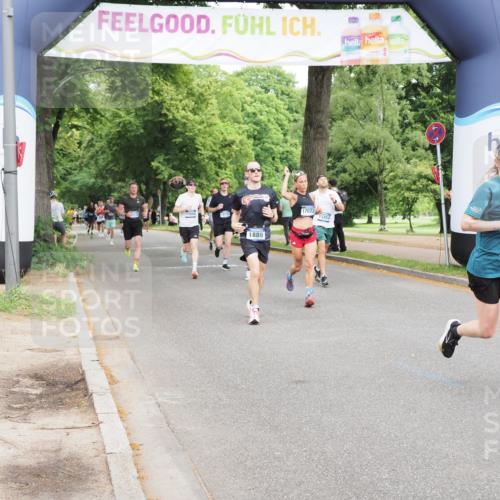 29.06.2025 - hella hamburg halbmarathon MichiJ http://msf.ph/oto/8221304 29.06.2025 10:24:24 Zwischen KM18-KM19 1562, 1889, 4944, 5554, 6032, 12751, 14841, 17306, 18220 meine-sportfotos.de