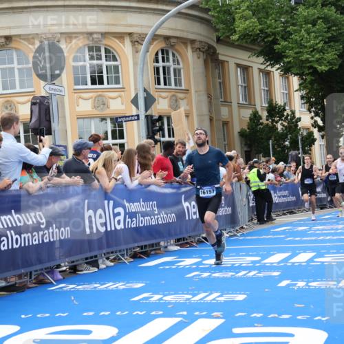 29.06.2025 - hella hamburg halbmarathon Strokosch-Dieckow http://msf.ph/oto/8221329 29.06.2025 10:29:08 Ziel 3043, 8473, 10171, 10351, 16157, 18874, 19194 meine-sportfotos.de