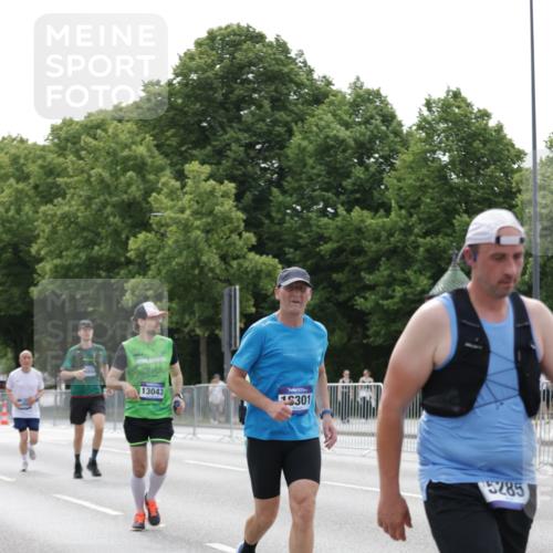 29.06.2025 - hella hamburg halbmarathon Jannik Wohlers http://msf.ph/oto/8221330 29.06.2025 10:27:21 Lombardsbrücke 2080, 3389, 5177, 6214, 7764, 7978, 8085, 9688, 10158, 10412, 10413, 12823, 13043, 13860, 14206, 15607, 16569, 16804, 16838, 17427, 17791, 18012, 18301, 18626 meine-sportfotos.de