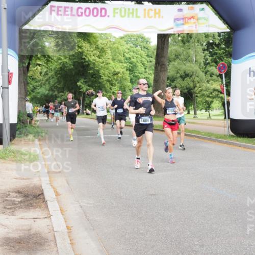 29.06.2025 - hella hamburg halbmarathon MichiJ http://msf.ph/oto/8221360 29.06.2025 10:24:24 Zwischen KM18-KM19 1562, 1889, 4944, 5554, 6032, 12751, 14841, 17306, 18220 meine-sportfotos.de