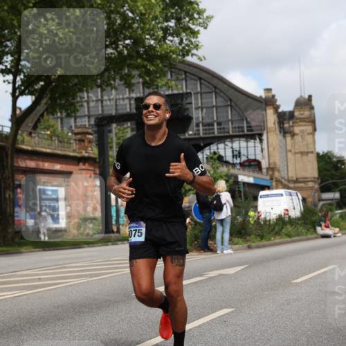 29.06.2025 - hella hamburg halbmarathon Yannick Fuchs http://msf.ph/oto/8221366 29.06.2025 10:33:06 20KM 1042, 1615, 1688, 1710, 2262, 2296, 2719, 2745, 2849, 3014, 3431, 3530, 4148, 5091, 5248, 6095, 6684, 7110, 8091, 10218, 11049, 11281, 11379, 12137, 12915, 13755, 14688, 14992, 15372, 16075, 16280, 17154, 17623, 17722, 18761 meine-sportfotos.de