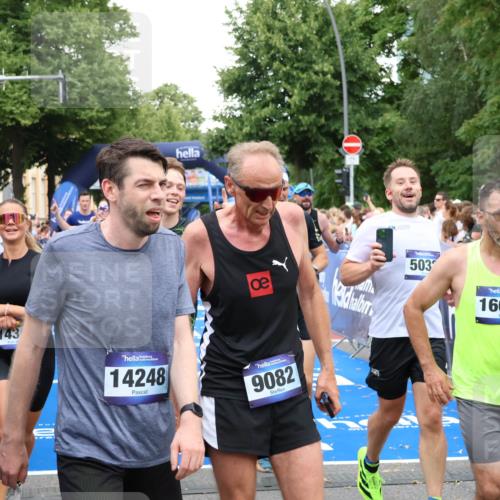 29.06.2025 - hella hamburg halbmarathon Zöllner http://msf.ph/oto/8221390 29.06.2025 10:52:20 Ziel 4140, 4419, 4587, 4837, 5032, 5087, 5482, 6164, 7896, 9074, 12135, 13707, 14300, 15275, 15446, 16003, 16591, 17130, 17773, 18475 meine-sportfotos.de