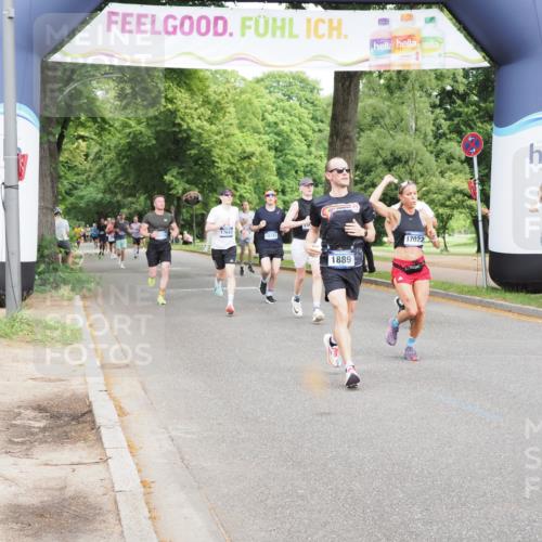 29.06.2025 - hella hamburg halbmarathon MichiJ http://msf.ph/oto/8221414 29.06.2025 10:24:25 Zwischen KM18-KM19 1562, 1889, 4944, 5554, 6032, 12751, 13252, 14629, 14841, 17022, 17306, 18183, 18220 meine-sportfotos.de