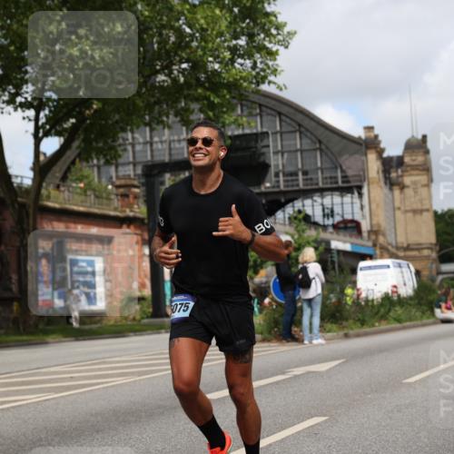29.06.2025 - hella hamburg halbmarathon Yannick Fuchs http://msf.ph/oto/8221416 29.06.2025 10:33:06 20KM 1042, 1615, 1688, 1710, 2262, 2296, 2719, 2745, 2849, 3014, 3431, 3530, 4148, 5091, 5248, 6095, 6684, 7110, 8091, 10218, 11049, 11281, 11379, 12137, 12915, 13755, 14688, 14992, 15372, 16075, 16280, 17154, 17623, 17722, 18761 meine-sportfotos.de
