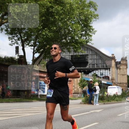 29.06.2025 - hella hamburg halbmarathon Yannick Fuchs http://msf.ph/oto/8221449 29.06.2025 10:33:07 20KM 1042, 1615, 1688, 1710, 2262, 2296, 2719, 2745, 2849, 3014, 3431, 3530, 4148, 5091, 5248, 6095, 6684, 7110, 8091, 10218, 11049, 11281, 11379, 12137, 12915, 13755, 14688, 14992, 15372, 16075, 16280, 17154, 17623, 17722, 18761 meine-sportfotos.de