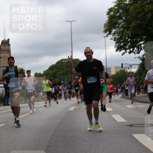 29.06.2025 - hella hamburg halbmarathon Yannick Fuchs http://msf.ph/oto/8221453 29.06.2025 10:46:06 20KM 2287, 2396, 2397, 2595, 2818, 4140, 4814, 5008, 5032, 5093, 5102, 5482, 6286, 6390, 6657, 7130, 7409, 7724, 7732, 8139, 8371, 8661, 8710, 8977, 9082, 9093, 9876, 10115, 11551, 11791, 12367, 12580, 13015, 13047, 13051, 13327, 13792, 14122, 14300, 14561, 15356, 15427, 15727, 15829, 15831, 16003, 16179, 16357, 16591, 17997, 18475, 18801, 18869, 18982 meine-sportfotos.de
