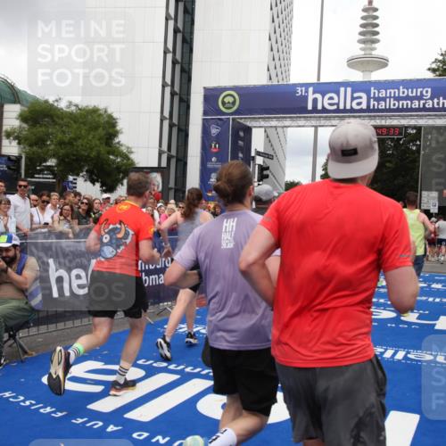 29.06.2025 - hella hamburg halbmarathon Michael Strokosch http://msf.ph/oto/8221465 29.06.2025 10:49:32 Ziel 1342, 1476, 2592, 2596, 2878, 8437, 8689, 8813, 11339, 11779, 12094, 12670, 13269, 14838, 15784, 15857, 15894, 15966, 16891, 18476, 18887, 18960 meine-sportfotos.de