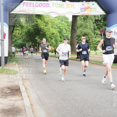 29.06.2025 - hella hamburg halbmarathon MichiJ http://msf.ph/oto/8221472 29.06.2025 10:24:26 Zwischen KM18-KM19 1562, 1889, 4944, 5554, 12751, 13252, 14629, 14841, 17022, 17306, 18183, 18220 meine-sportfotos.de