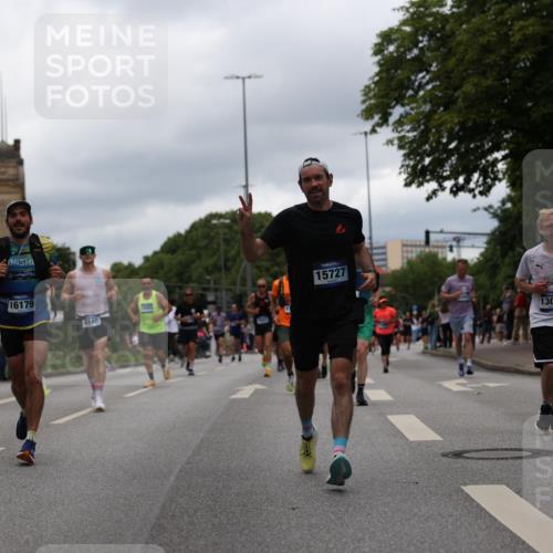 29.06.2025 - hella hamburg halbmarathon Yannick Fuchs http://msf.ph/oto/8221482 29.06.2025 10:46:07 20KM 2287, 2396, 2397, 2595, 4140, 4814, 5008, 5032, 5093, 5102, 5399, 5482, 6286, 6390, 6657, 7130, 7409, 7724, 7732, 8139, 8371, 8661, 8710, 8977, 9082, 9093, 9876, 10115, 11551, 12367, 12580, 13015, 13047, 13051, 13327, 13792, 14122, 14300, 14561, 15356, 15427, 15727, 15829, 15831, 16003, 16179, 16357, 16591, 17997, 18475, 18801, 18869, 18982 meine-sportfotos.de