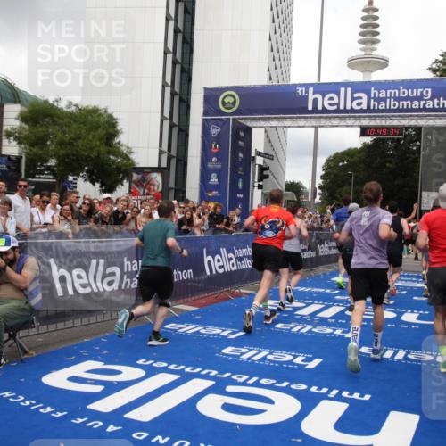 29.06.2025 - hella hamburg halbmarathon Michael Strokosch http://msf.ph/oto/8221486 29.06.2025 10:49:33 Ziel 1342, 1476, 2592, 2596, 2878, 8437, 8689, 8813, 11339, 11340, 11779, 12094, 12670, 13233, 13269, 14838, 15784, 15857, 15894, 15966, 16114, 16592, 16891, 18476, 18887, 18960 meine-sportfotos.de