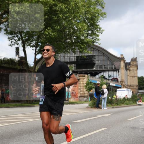 29.06.2025 - hella hamburg halbmarathon Yannick Fuchs http://msf.ph/oto/8221529 29.06.2025 10:33:07 20KM 1042, 1615, 1688, 1710, 2262, 2296, 2719, 2745, 2849, 3014, 3431, 3530, 4148, 5091, 5248, 6095, 6684, 7110, 8091, 10218, 11049, 11281, 11379, 12137, 12915, 13755, 14688, 14992, 15372, 16075, 16280, 17154, 17623, 17722, 18761 meine-sportfotos.de