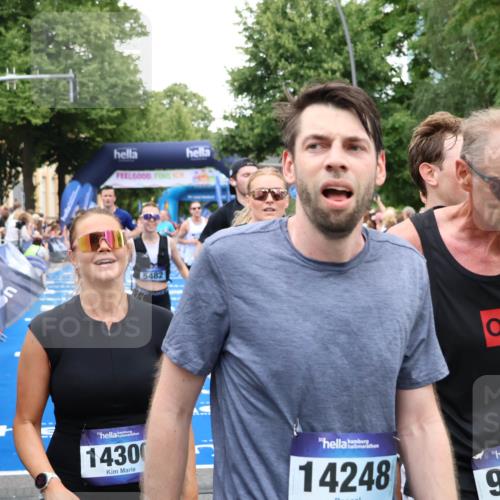 29.06.2025 - hella hamburg halbmarathon Zöllner http://msf.ph/oto/8221551 29.06.2025 10:52:21 Ziel 4140, 4419, 4587, 4837, 5087, 5482, 6164, 7896, 9074, 13707, 15275, 15446, 16591, 17773 meine-sportfotos.de
