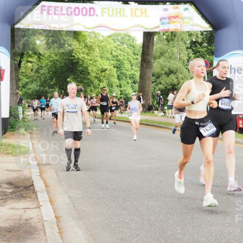 29.06.2025 - hella hamburg halbmarathon MichiJ http://msf.ph/oto/8221668 29.06.2025 10:48:49 Zwischen KM18-KM19 1726, 1823, 2582, 5299, 5305, 6602, 7636, 7658, 8730, 17383, 19242 meine-sportfotos.de