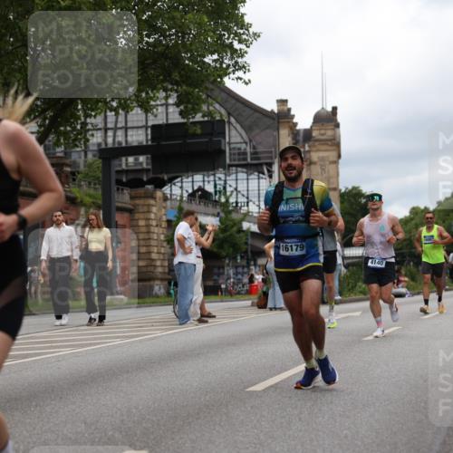 29.06.2025 - hella hamburg halbmarathon Yannick Fuchs http://msf.ph/oto/8221677 29.06.2025 10:46:07 20KM 2287, 2396, 2397, 2595, 4140, 4814, 5008, 5032, 5093, 5102, 5399, 5482, 6286, 6390, 6657, 7130, 7409, 7724, 7732, 8139, 8371, 8661, 8710, 8977, 9082, 9093, 9876, 10115, 11551, 12367, 12580, 13015, 13047, 13051, 13327, 13792, 14122, 14300, 14561, 15356, 15427, 15727, 15829, 15831, 16003, 16179, 16357, 16591, 17997, 18475, 18801, 18869, 18982 meine-sportfotos.de