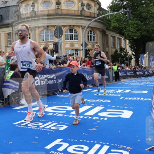 29.06.2025 - hella hamburg halbmarathon Strokosch-Dieckow http://msf.ph/oto/8221703 29.06.2025 10:29:12 Ziel 3043, 8473, 10171, 12287, 12337, 14164, 14395, 16157, 19194 meine-sportfotos.de
