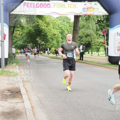 29.06.2025 - hella hamburg halbmarathon MichiJ http://msf.ph/oto/8221708 29.06.2025 10:24:28 Zwischen KM18-KM19 1889, 4944, 12751, 13252, 14629, 14841, 15621, 16123, 17022, 17306, 17643, 18183 meine-sportfotos.de