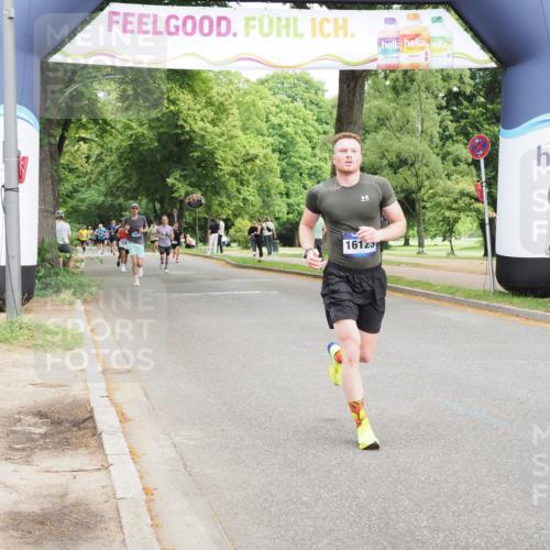 29.06.2025 - hella hamburg halbmarathon MichiJ http://msf.ph/oto/8221752 29.06.2025 10:24:28 Zwischen KM18-KM19 1889, 4944, 12751, 13252, 14629, 14841, 15621, 16123, 17022, 17306, 17643, 18183 meine-sportfotos.de