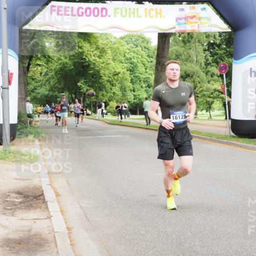 29.06.2025 - hella hamburg halbmarathon MichiJ http://msf.ph/oto/8221770 29.06.2025 10:24:28 Zwischen KM18-KM19 1889, 4944, 12751, 13252, 14629, 14841, 15621, 16123, 17022, 17306, 17643, 18183 meine-sportfotos.de