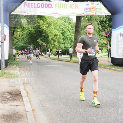 29.06.2025 - hella hamburg halbmarathon MichiJ http://msf.ph/oto/8221801 29.06.2025 10:24:28 Zwischen KM18-KM19 1889, 4944, 12751, 13252, 14629, 14841, 15621, 16123, 17022, 17306, 17643, 18183 meine-sportfotos.de