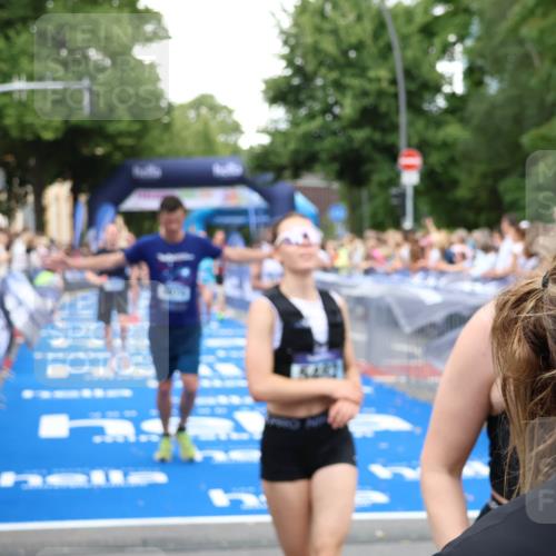 29.06.2025 - hella hamburg halbmarathon Zöllner http://msf.ph/oto/8221807 29.06.2025 10:52:23 Ziel 4140, 4419, 4587, 6164, 7896, 9074, 13211, 13707, 15144, 15446, 17773, 17997 meine-sportfotos.de