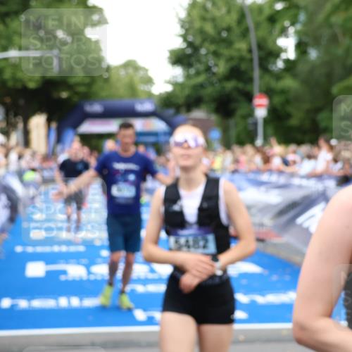 29.06.2025 - hella hamburg halbmarathon Zöllner http://msf.ph/oto/8221826 29.06.2025 10:52:23 Ziel 4140, 4419, 4587, 6164, 7896, 9074, 13211, 13707, 15144, 15446, 17773, 17997 meine-sportfotos.de