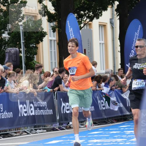 29.06.2025 - hella hamburg halbmarathon Strokosch-Dieckow http://msf.ph/oto/8221830 29.06.2025 10:29:17 Ziel 2075, 8975, 9571, 12287, 12337, 13838, 14164, 14395, 15880, 18737, 19203 meine-sportfotos.de