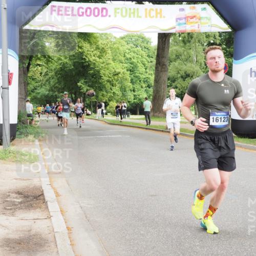 29.06.2025 - hella hamburg halbmarathon MichiJ http://msf.ph/oto/8221842 29.06.2025 10:24:28 Zwischen KM18-KM19 1889, 4944, 12751, 13252, 14629, 14841, 15621, 16123, 17022, 17306, 17643, 18183 meine-sportfotos.de
