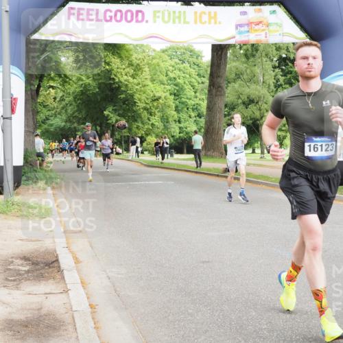29.06.2025 - hella hamburg halbmarathon MichiJ http://msf.ph/oto/8221856 29.06.2025 10:24:29 Zwischen KM18-KM19 1889, 4944, 12751, 13252, 14629, 14841, 15621, 16123, 17022, 17643, 18183 meine-sportfotos.de