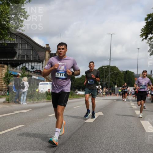 29.06.2025 - hella hamburg halbmarathon Yannick Fuchs http://msf.ph/oto/8221872 29.06.2025 10:33:07 20KM 1042, 1615, 1688, 1710, 2262, 2296, 2719, 2745, 2849, 3014, 3431, 3530, 4148, 5091, 5248, 6095, 6684, 7110, 8091, 10218, 11049, 11281, 11379, 12137, 12915, 13755, 14688, 14992, 15372, 16075, 16280, 17154, 17623, 17722, 18761 meine-sportfotos.de