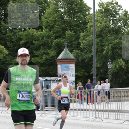 29.06.2025 - hella hamburg halbmarathon Jannik Wohlers http://msf.ph/oto/8221882 29.06.2025 10:27:22 Lombardsbrücke 1148, 2080, 3389, 5177, 6214, 7764, 7978, 8085, 9688, 10412, 10413, 12823, 13043, 13860, 14206, 15607, 16569, 16804, 16838, 17427, 18012, 18301, 18626 meine-sportfotos.de
