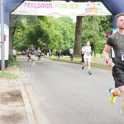 29.06.2025 - hella hamburg halbmarathon MichiJ http://msf.ph/oto/8221888 29.06.2025 10:24:29 Zwischen KM18-KM19 1889, 4944, 12751, 13252, 14629, 14841, 15621, 16123, 17022, 17643, 18183 meine-sportfotos.de