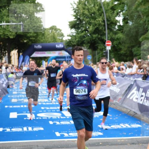 29.06.2025 - hella hamburg halbmarathon Zöllner http://msf.ph/oto/8221952 29.06.2025 10:52:24 Ziel 4140, 4419, 4587, 6164, 7896, 9074, 13211, 13707, 15144, 15446, 17773, 17997 meine-sportfotos.de