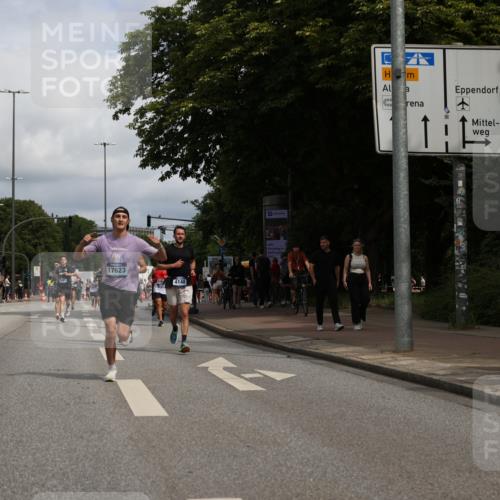 29.06.2025 - hella hamburg halbmarathon Yannick Fuchs http://msf.ph/oto/8221961 29.06.2025 10:33:08 20KM 1042, 1615, 1688, 1710, 2262, 2296, 2719, 2745, 2849, 3014, 3431, 3530, 4148, 5091, 5248, 6095, 6684, 7110, 8091, 10218, 11049, 11281, 11282, 11379, 12137, 12915, 13755, 14688, 14905, 15372, 16075, 16280, 17154, 17623, 17722, 18761 meine-sportfotos.de