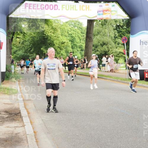 29.06.2025 - hella hamburg halbmarathon MichiJ http://msf.ph/oto/8221986 29.06.2025 10:48:49 Zwischen KM18-KM19 1726, 1823, 2582, 5299, 5305, 6602, 7636, 7658, 8730, 17383, 19242 meine-sportfotos.de