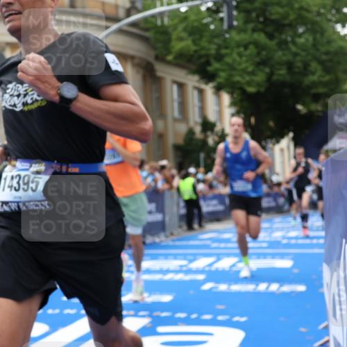 29.06.2025 - hella hamburg halbmarathon Strokosch-Dieckow http://msf.ph/oto/8222036 29.06.2025 10:29:20 Ziel 2075, 8975, 9571, 10156, 12234, 12287, 12337, 13838, 14164, 14395, 15880, 16118, 18737, 19203 meine-sportfotos.de