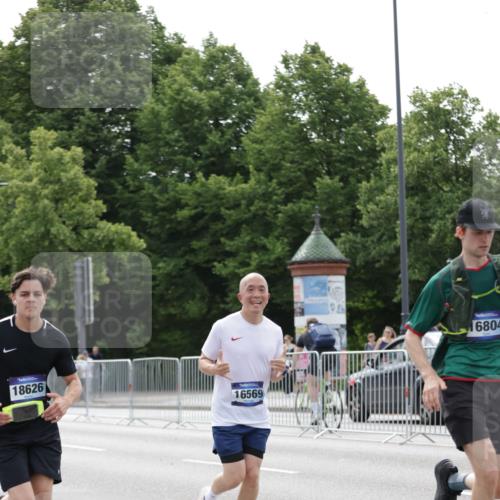 29.06.2025 - hella hamburg halbmarathon Jannik Wohlers http://msf.ph/oto/8222094 29.06.2025 10:27:24 Lombardsbrücke 1148, 2080, 3389, 5177, 6214, 7764, 7978, 8085, 9567, 9688, 10412, 10413, 12823, 13043, 13860, 14206, 15607, 16569, 16804, 16838, 17427, 18301, 18626 meine-sportfotos.de