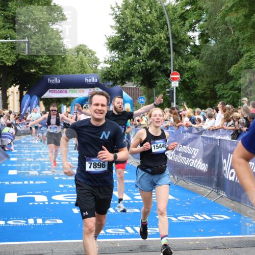 29.06.2025 - hella hamburg halbmarathon Zöllner http://msf.ph/oto/8222098 29.06.2025 10:52:25 Ziel 4140, 4419, 4587, 6164, 7896, 9876, 13015, 13211, 13707, 15144, 15446, 17773, 17997 meine-sportfotos.de