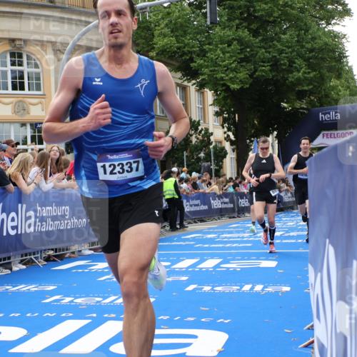 29.06.2025 - hella hamburg halbmarathon Strokosch-Dieckow http://msf.ph/oto/8222104 29.06.2025 10:29:21 Ziel 2075, 8975, 9571, 10156, 12234, 12287, 12337, 13838, 14164, 14395, 15880, 16118, 17197, 18737, 19203 meine-sportfotos.de