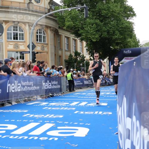 29.06.2025 - hella hamburg halbmarathon Strokosch-Dieckow http://msf.ph/oto/8222131 29.06.2025 10:29:21 Ziel 2075, 8975, 9571, 10156, 12234, 12287, 12337, 13838, 14164, 14395, 15880, 16118, 17197, 18737, 19203 meine-sportfotos.de