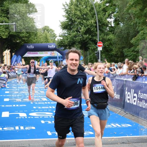 29.06.2025 - hella hamburg halbmarathon Zöllner http://msf.ph/oto/8222135 29.06.2025 10:52:26 Ziel 4140, 4587, 6164, 7896, 8371, 8661, 9876, 13015, 13211, 13707, 15144, 15446, 17773, 17997 meine-sportfotos.de